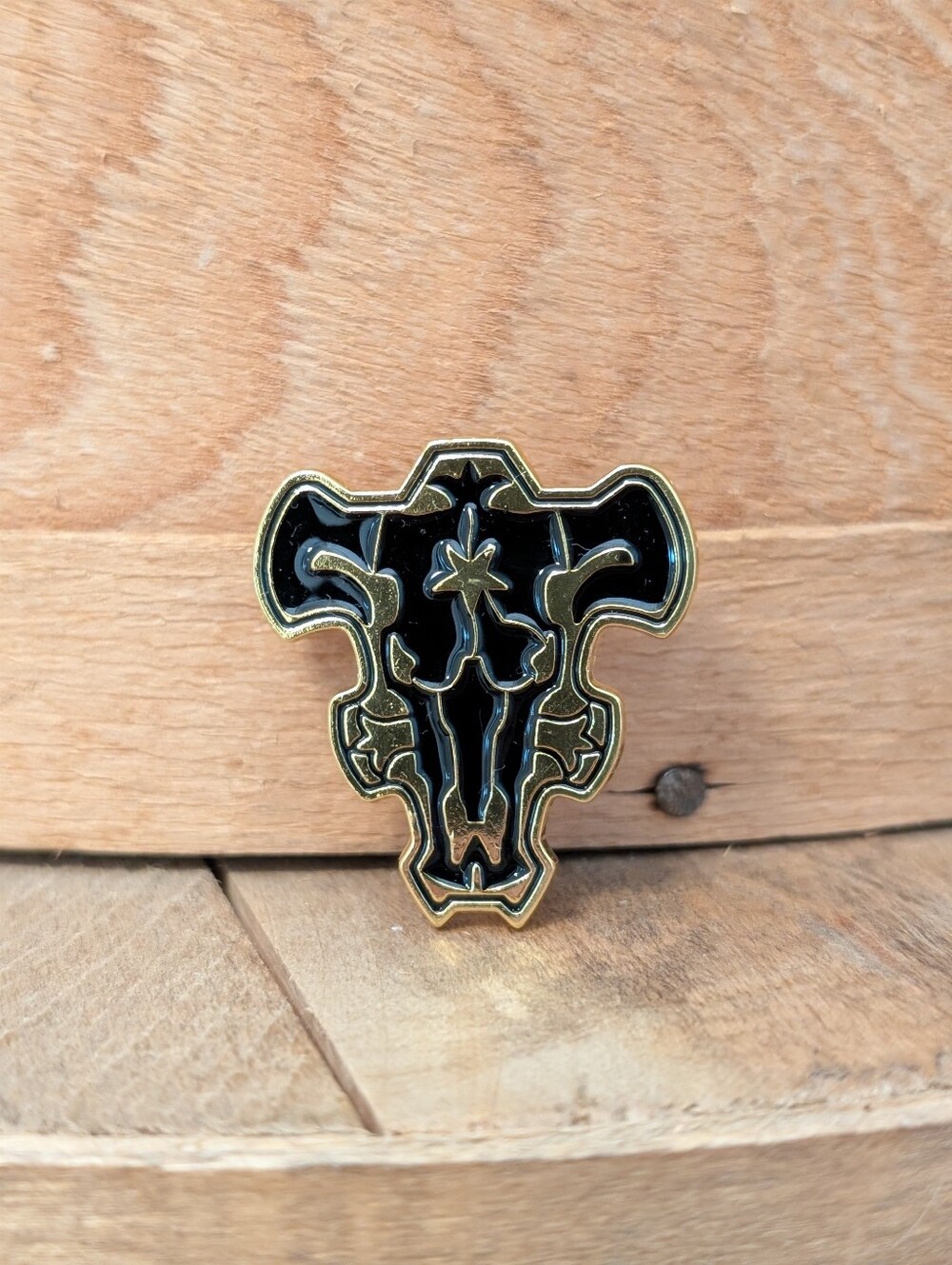 Black Clover Black Bulks Enamel Metal Pin NEW